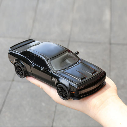 Dodge Challenger SRT Hellcat 1:24 diecast scale model car