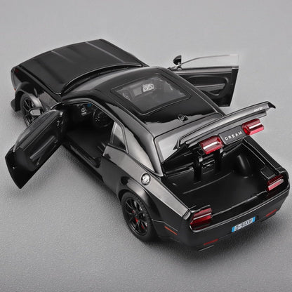 Dodge Challenger SRT Hellcat 1:24 diecast scale model car